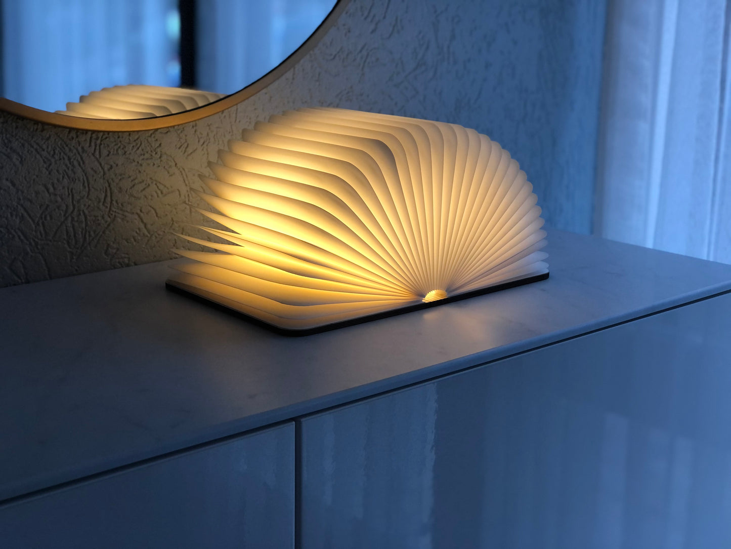 Book Lamp Wood Including Book Lamp/Reading Lamp with Clamp - With 5 Light Colors and Dimming Function - USB Rechargeable - Book Lamp White Wood 21.5x17 cm